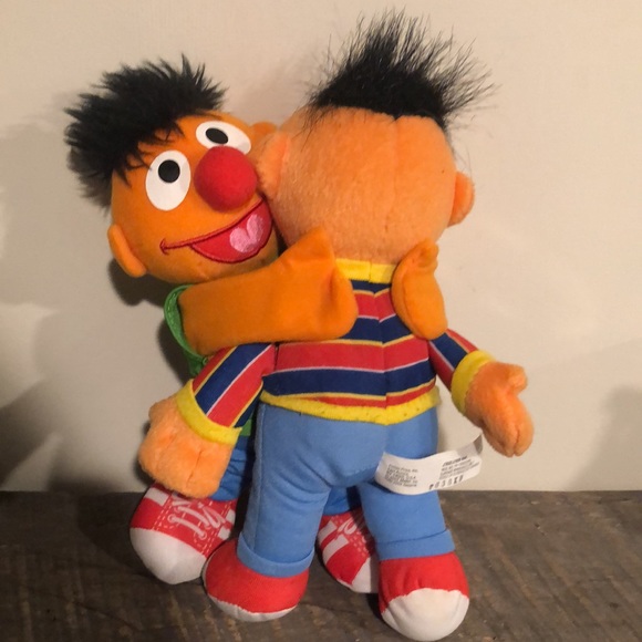 Sesame Street Ernie and Huggable Ernie, Elmo, 2 Kermits, & ornaments Ms Piggy - Picture 8 of 17